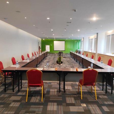 Zuri Express Mangga Dua Hotel Jakarta Exterior photo