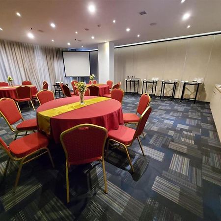 Zuri Express Mangga Dua Hotel Jakarta Exterior photo