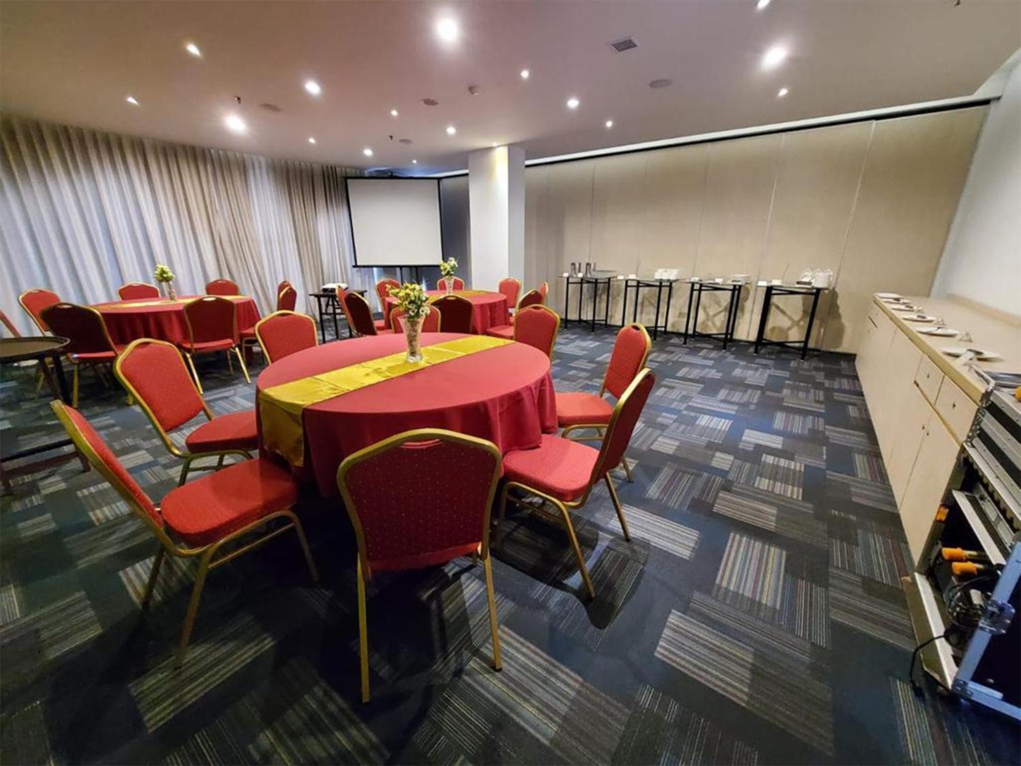 Zuri Express Mangga Dua Hotel Jakarta Exterior photo