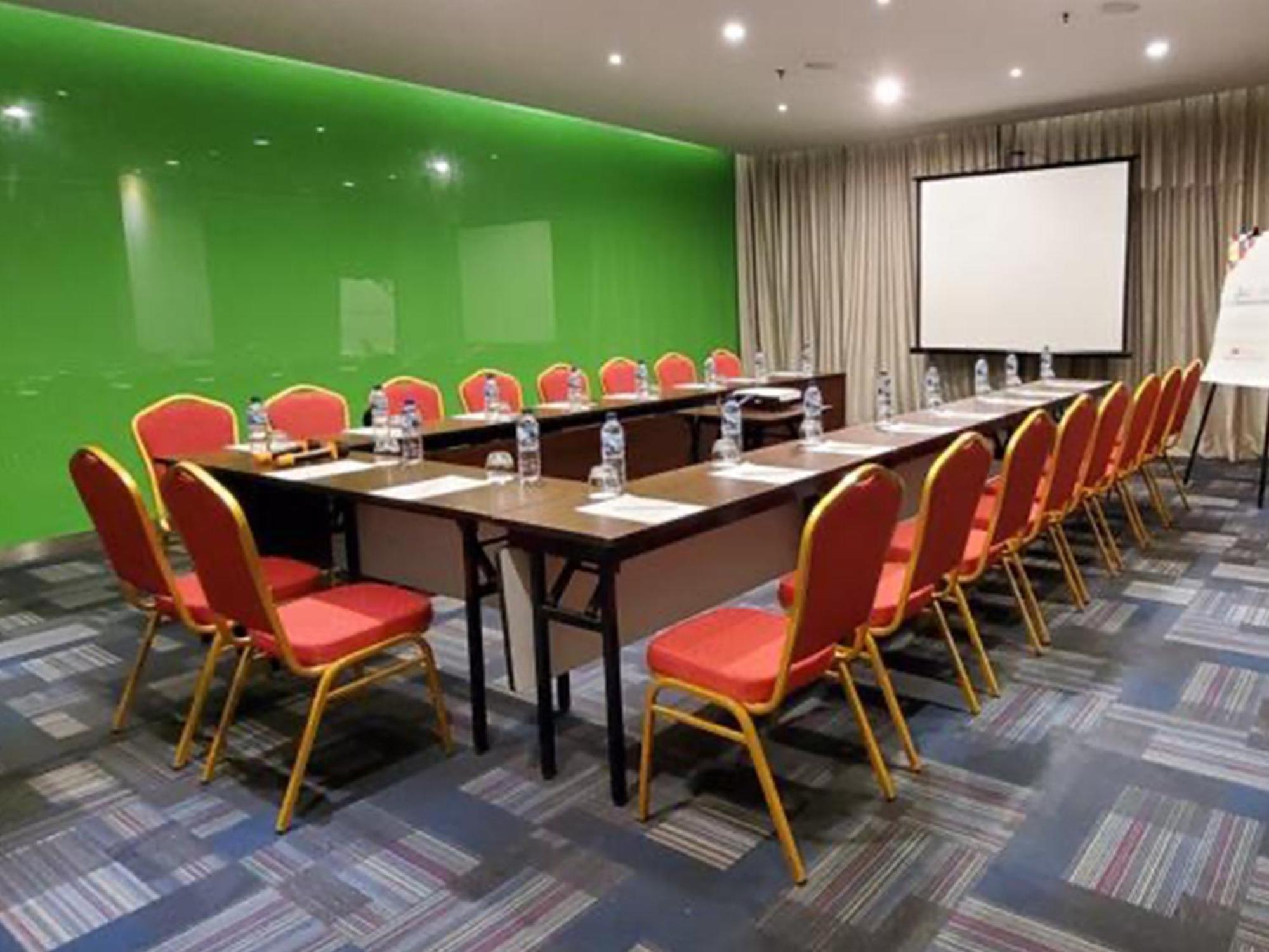 Zuri Express Mangga Dua Hotel Jakarta Exterior photo